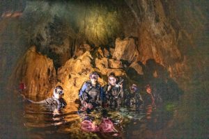 辺戸岬ドーム内