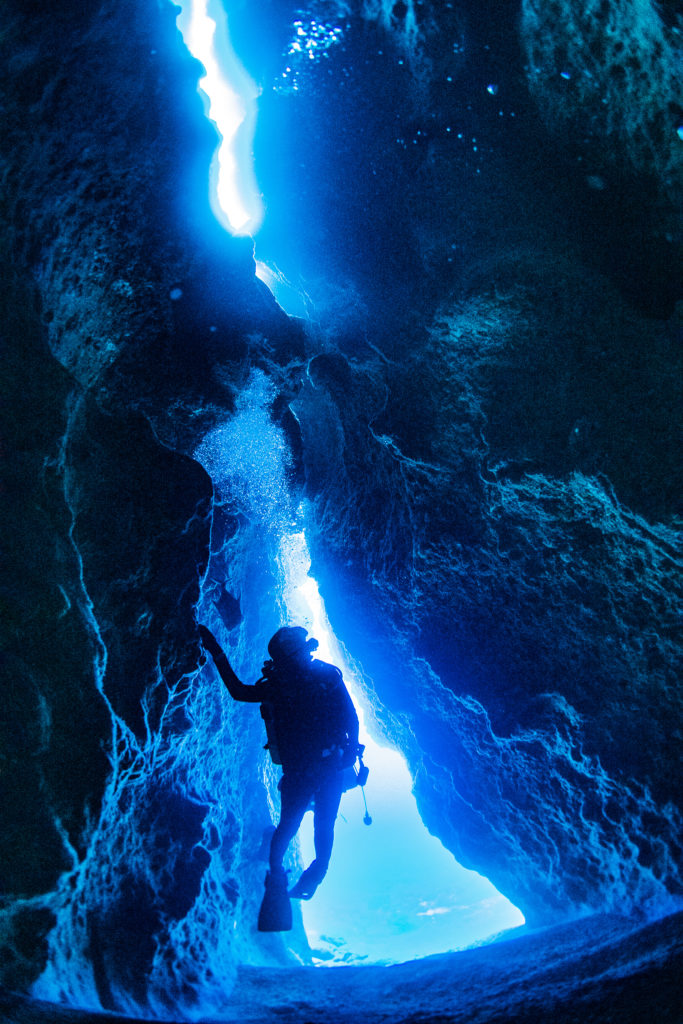 渡名喜島ブルーホール
名前の通りホント青い洞窟です
