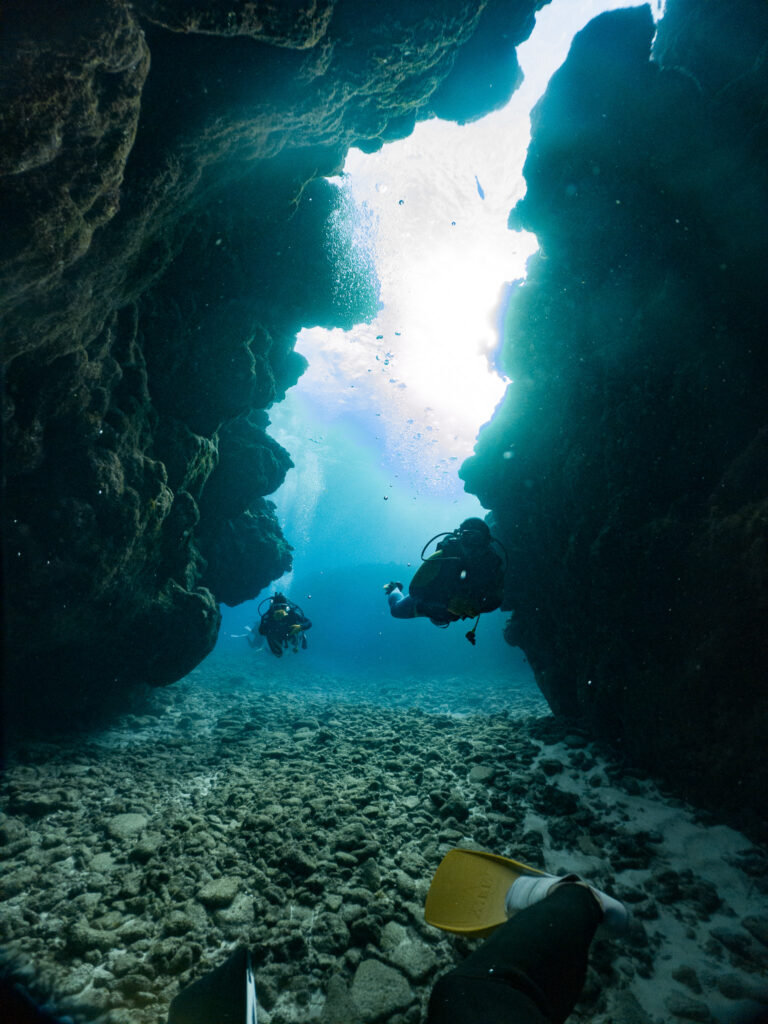 ダイナミックな洞窟も